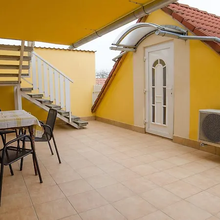 Kaman Vendeghaz Apartment