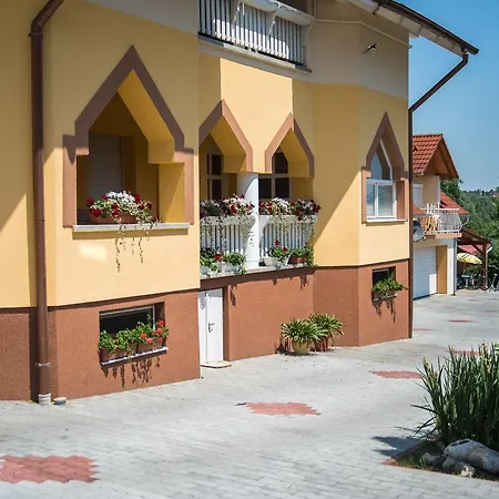 Kaman Vendeghaz Apartment *