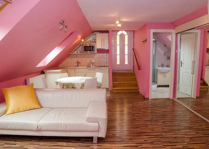 Kaman Vendeghaz * Alsópáhok