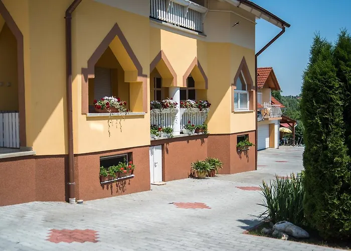 Kaman Vendeghaz Apartment *