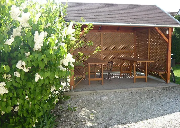 Kaman Vendeghaz * Alsópáhok